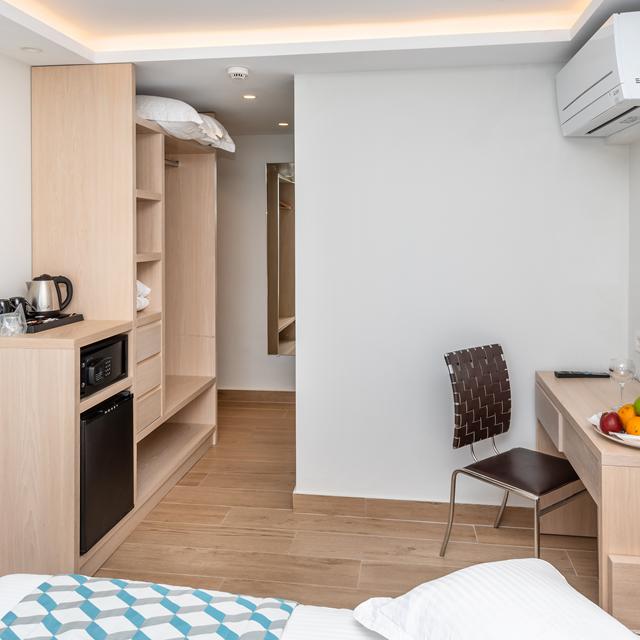 Hotel Triton