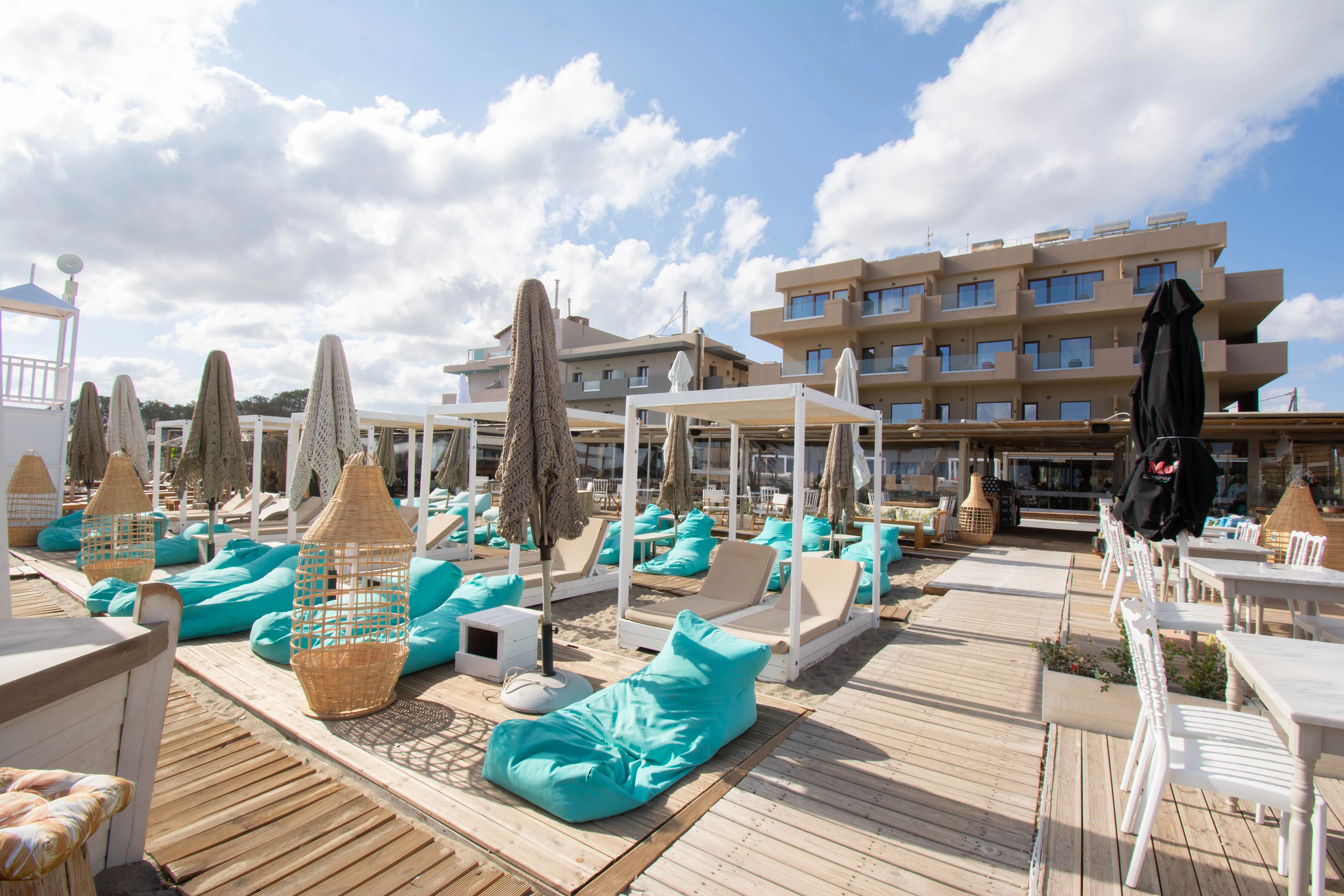 Yianna Caravel Suites by Checkin