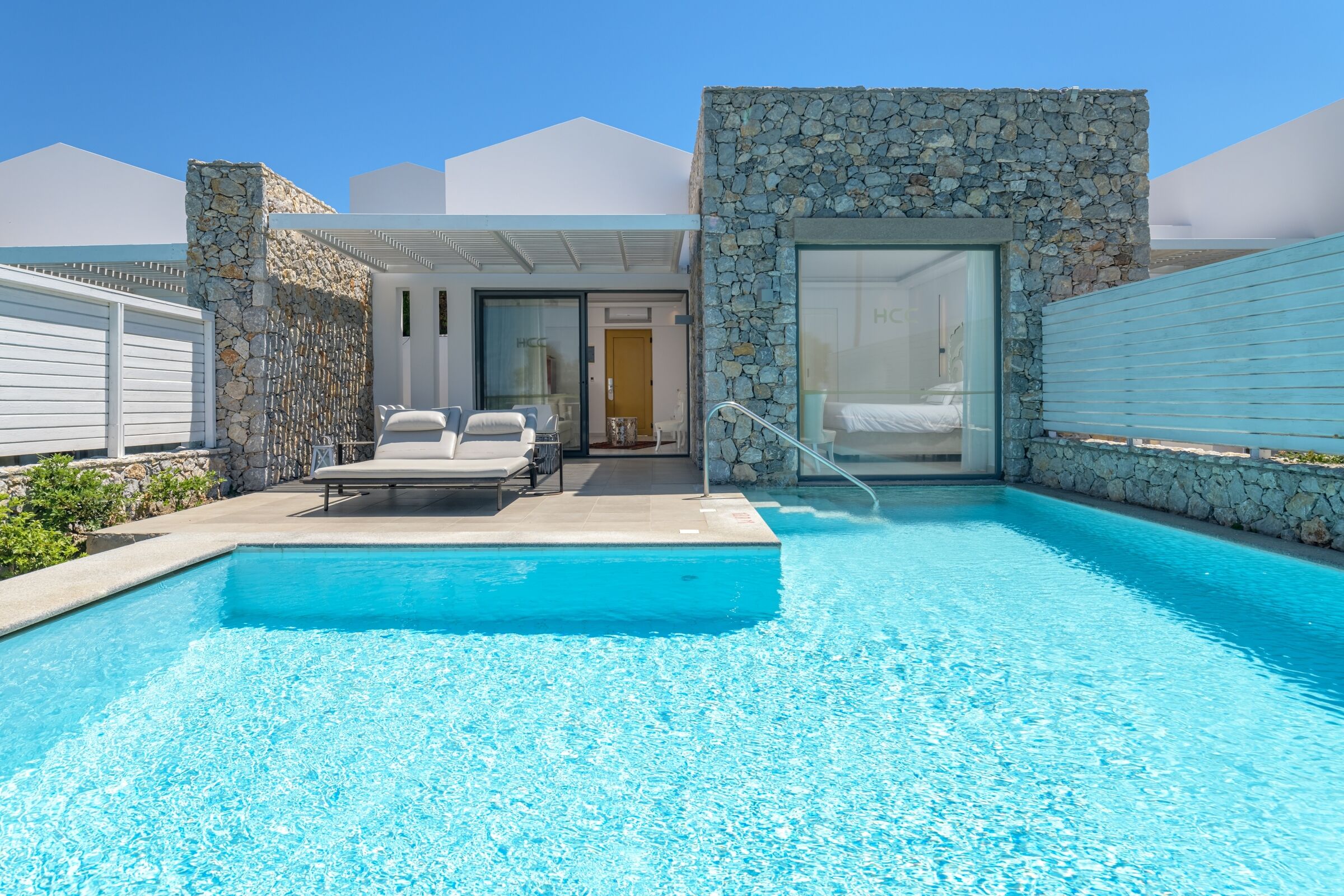 Diamond Deluxe Hotel